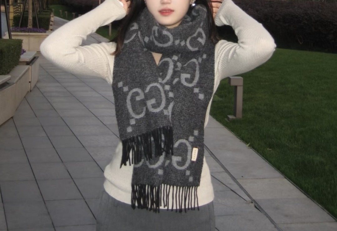 Gucci Fringed Interlocking Motif Scarf